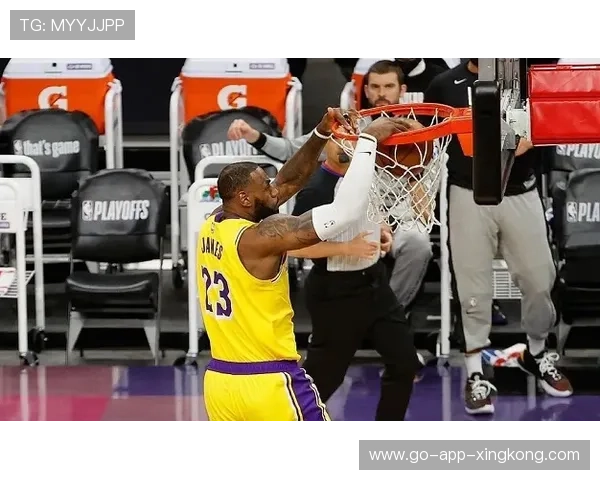 中后卫助攻制胜球，后防球员惊现攻框表现