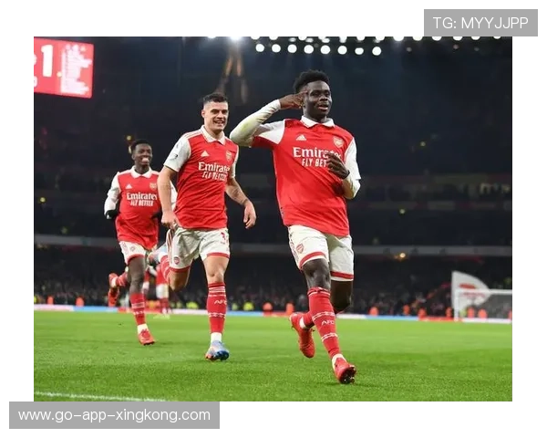 萨卡精准兜射直挂死角，阿森纳攻势凶猛——点亮绿茵夜空的进击叙事