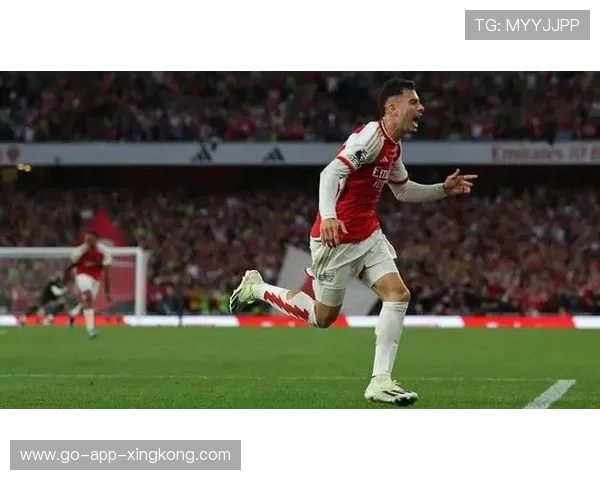 阿森纳马丁内利右路传中头球建功助球队领先：从场上瞬间到日常成长的速度与精准