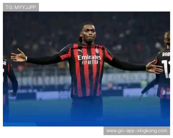 莱奥低平球穿网AC米兰庆祝胜利